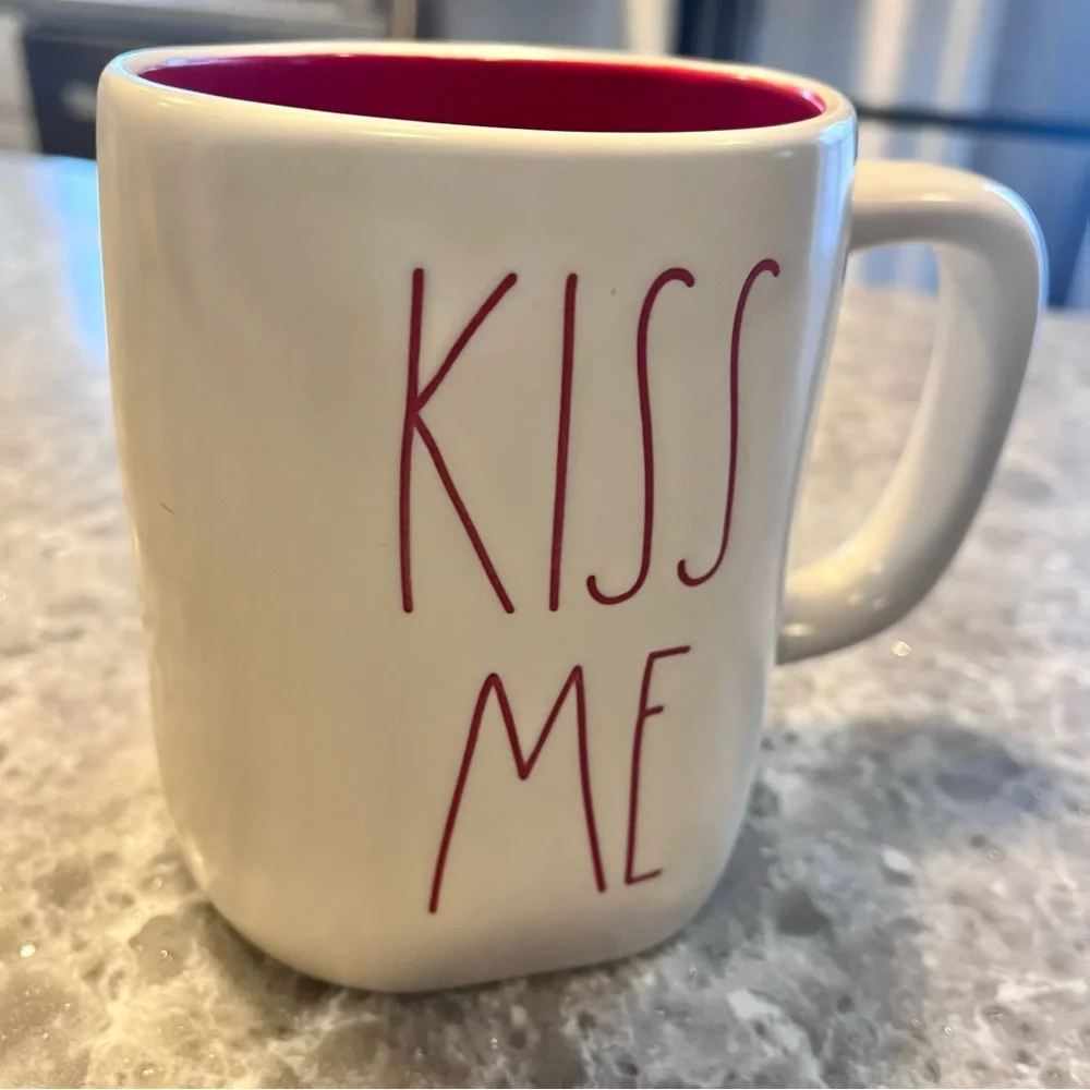 KISS ME RAE DUNN COFFEE MUG VALENTINES DAY NEW